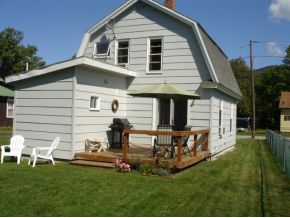 15 Wilson St, Gorham, NH 03581