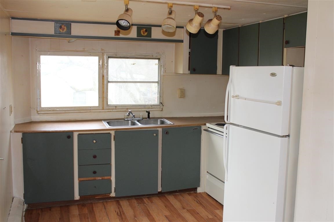 6 Puckershire Ave, Claremont, NH 03743