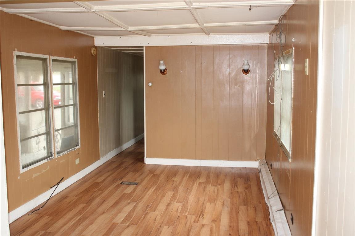 6 Puckershire Ave, Claremont, NH 03743