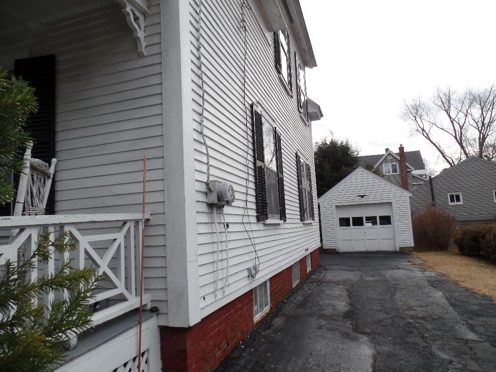 10 Grove Street, Claremont, NH 03743