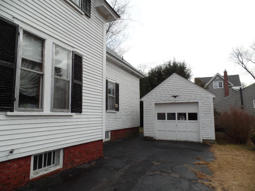 10 Grove Street, Claremont, NH 03743