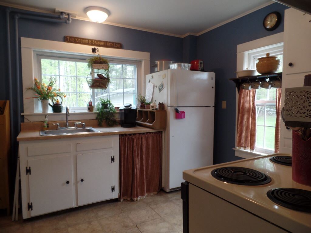 64 Park Avenue, Claremont, NH 03743