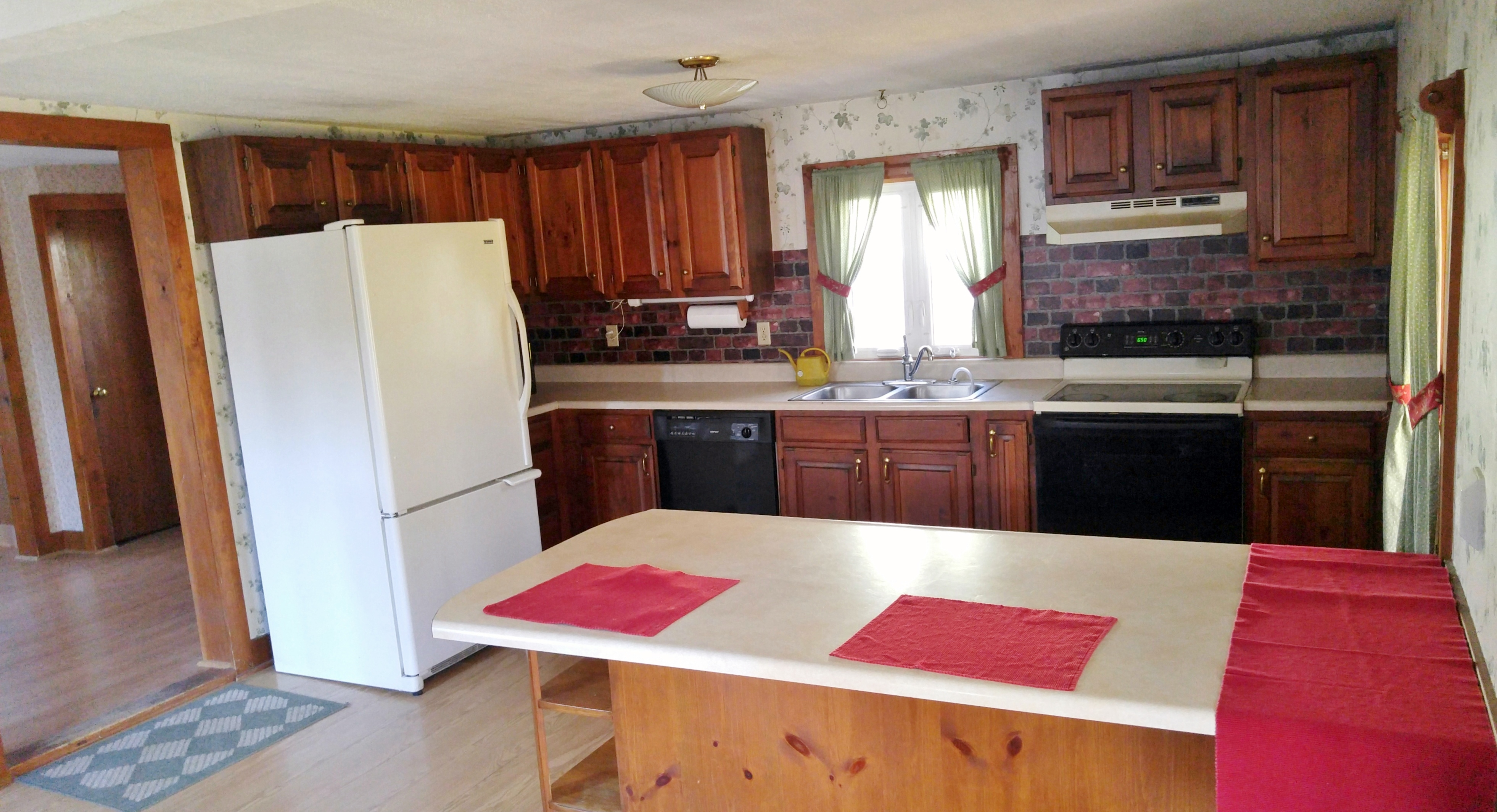 39 Syndicate St, Newport, NH 03773