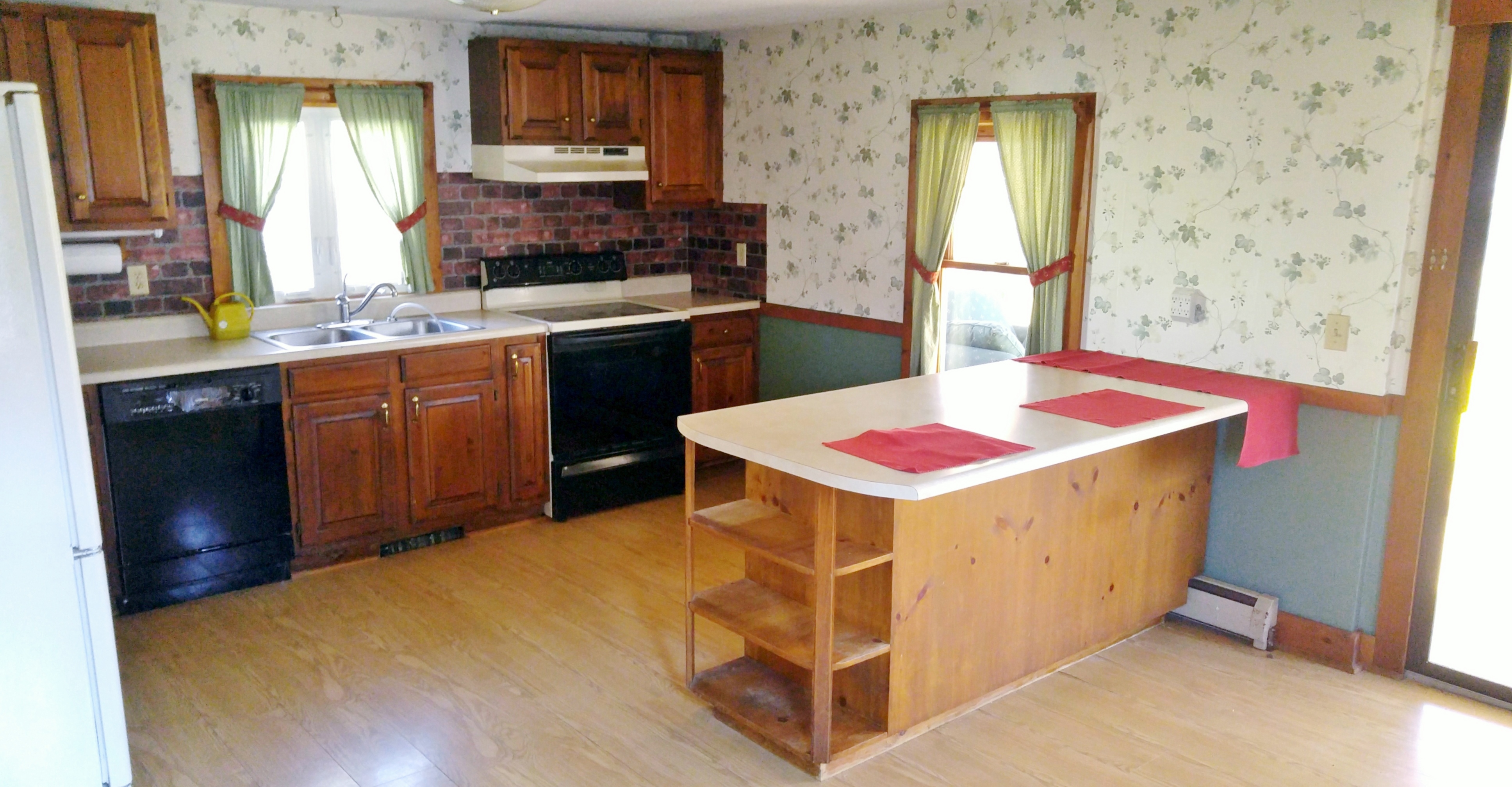 39 Syndicate St, Newport, NH 03773