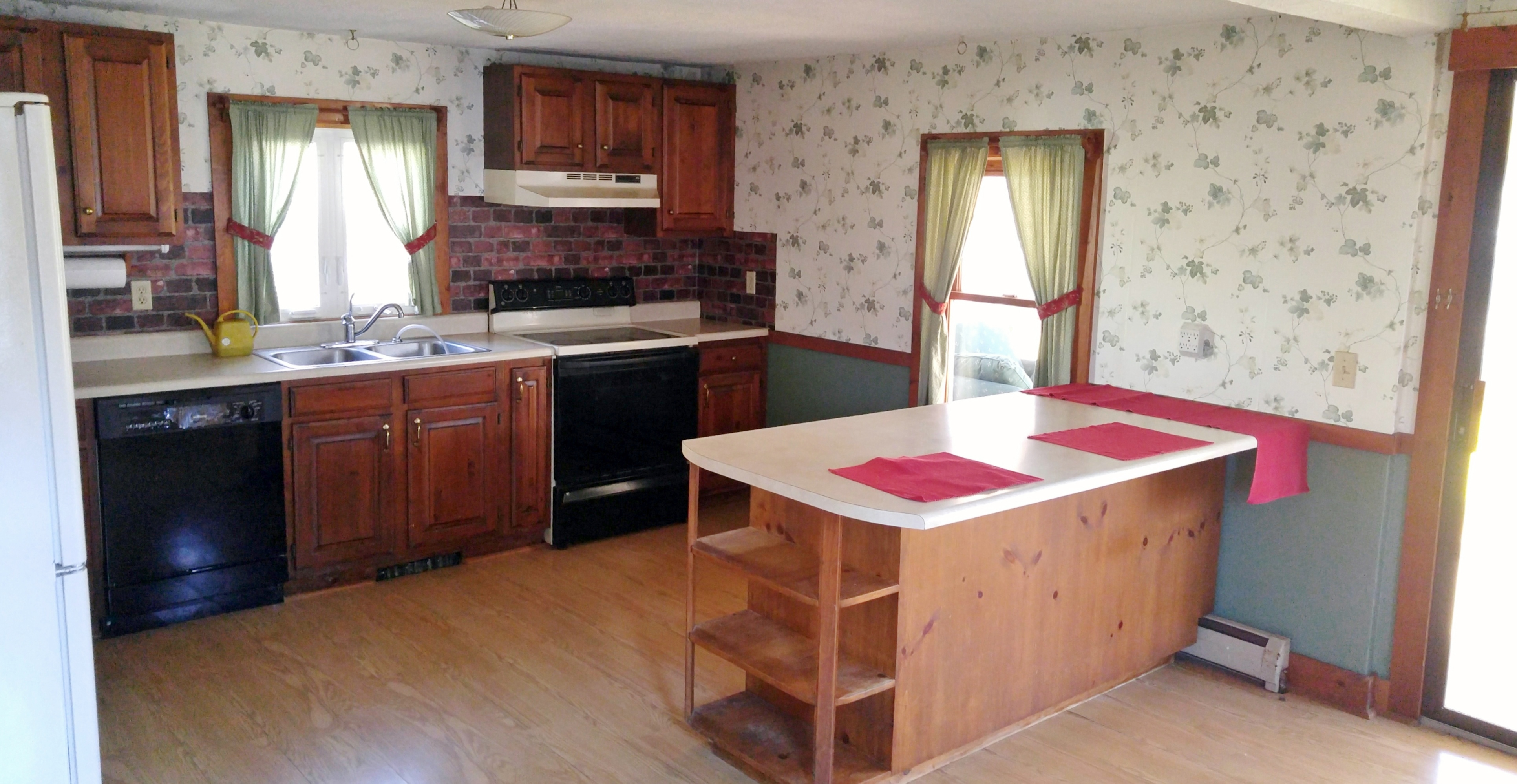 39 Syndicate St, Newport, NH 03773