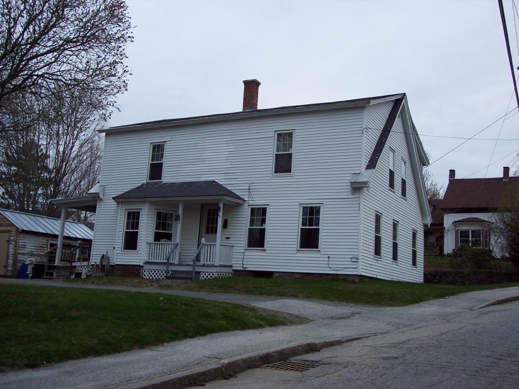 24 Summer St, Newport, NH 03773