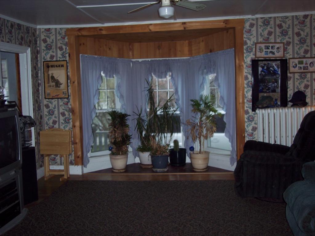 24 Summer St, Newport, NH 03773