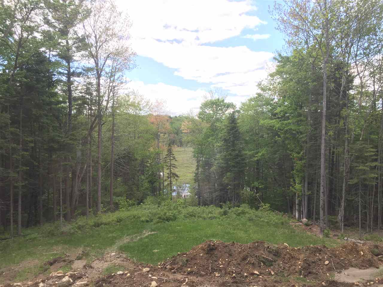 24 Sunny Ln, Sunapee, NH 03782