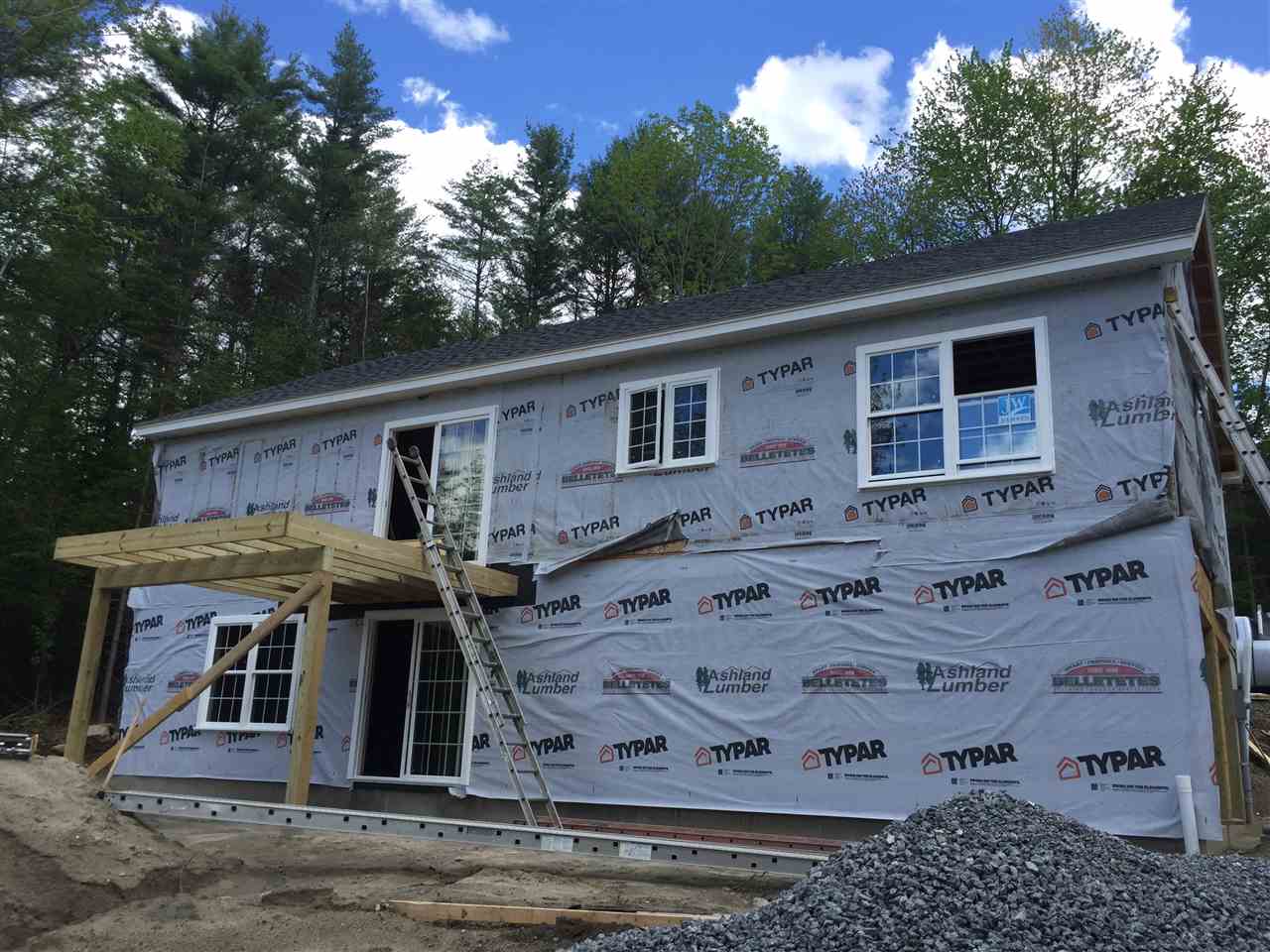 24 Sunny Ln, Sunapee, NH 03782