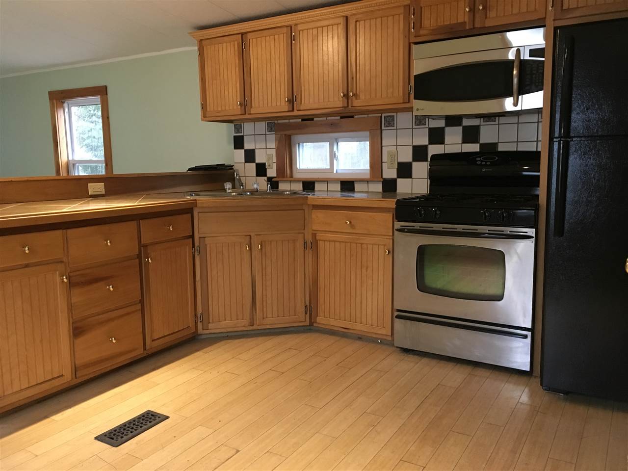 12 Mayflower Lane, Ossipee, NH 03814