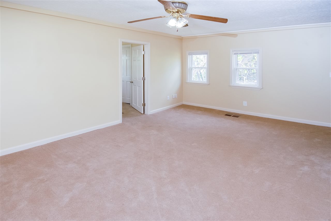 10 Crescent Street, Farmington, NH 03835