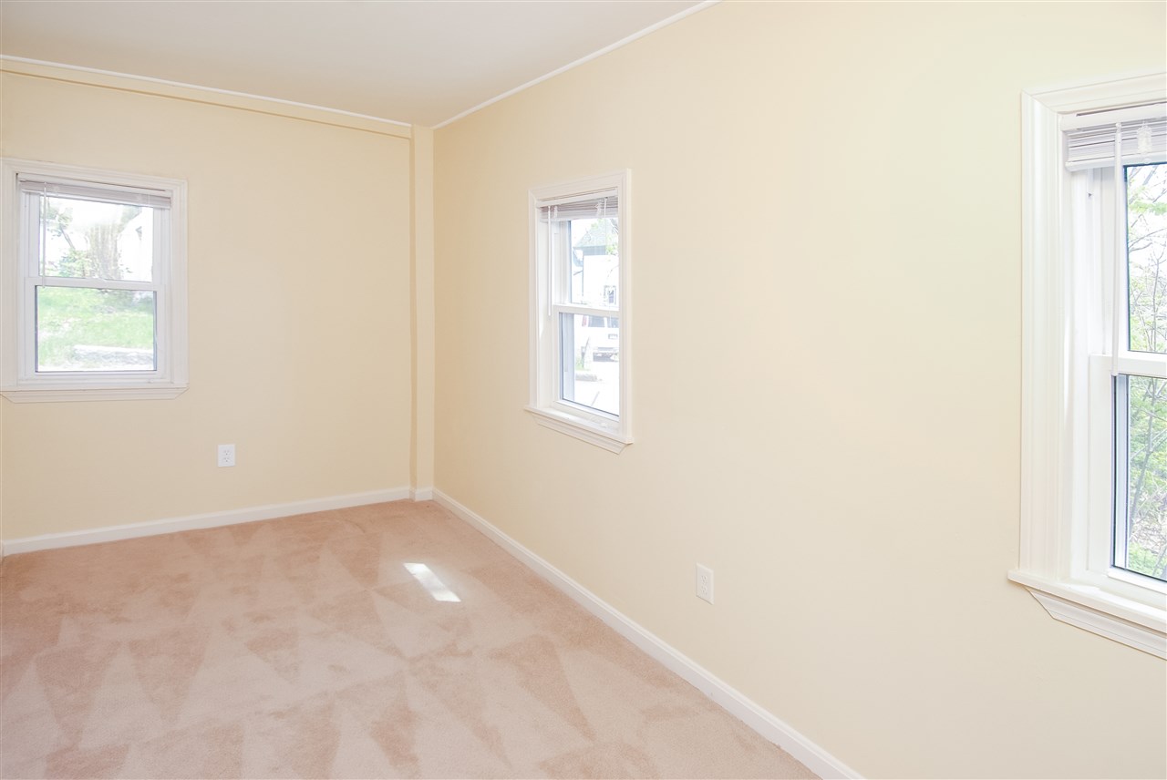 10 Crescent Street, Farmington, NH 03835