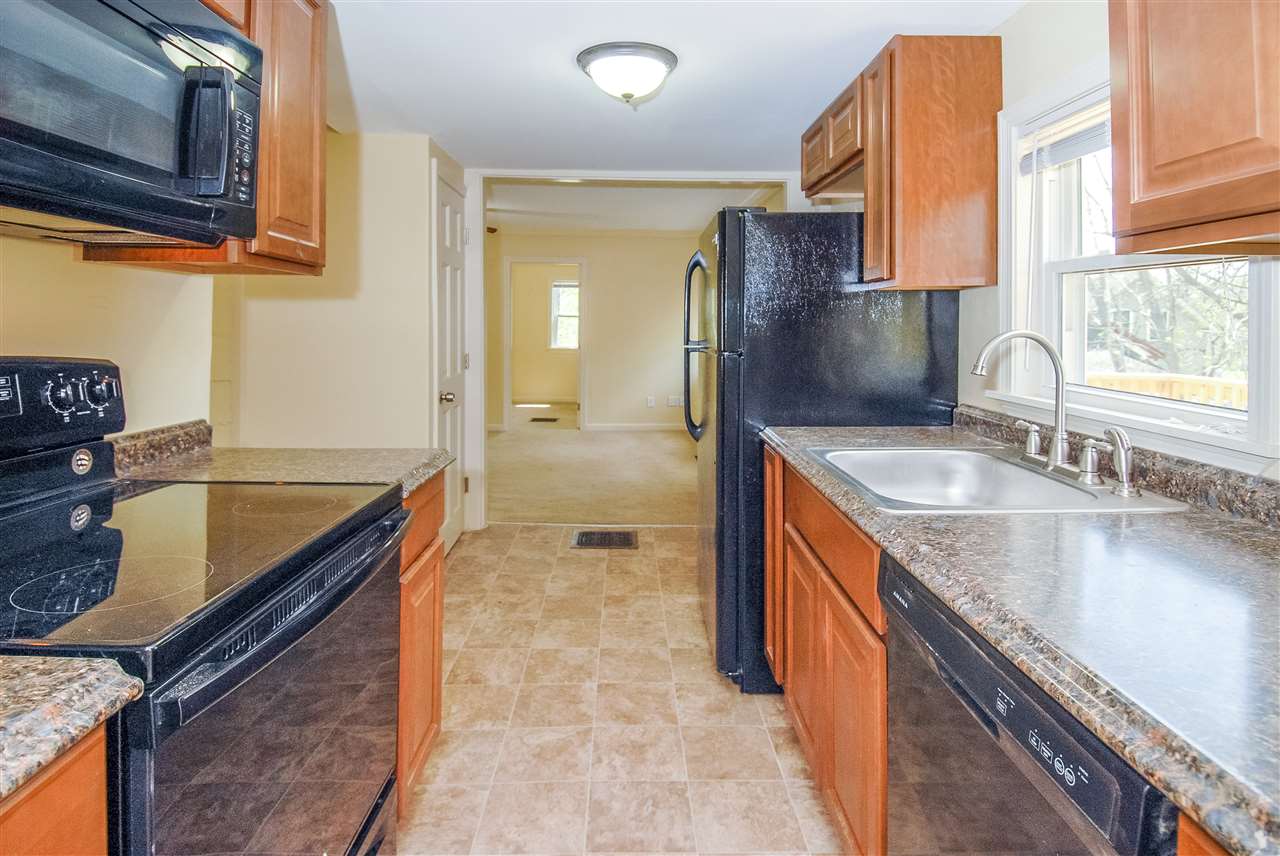 10 Crescent Street, Farmington, NH 03835