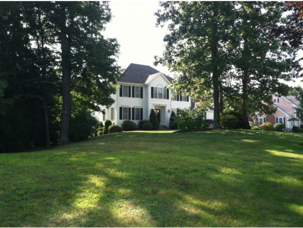 70 Ellyson Ave, Hampstead, NH 03841