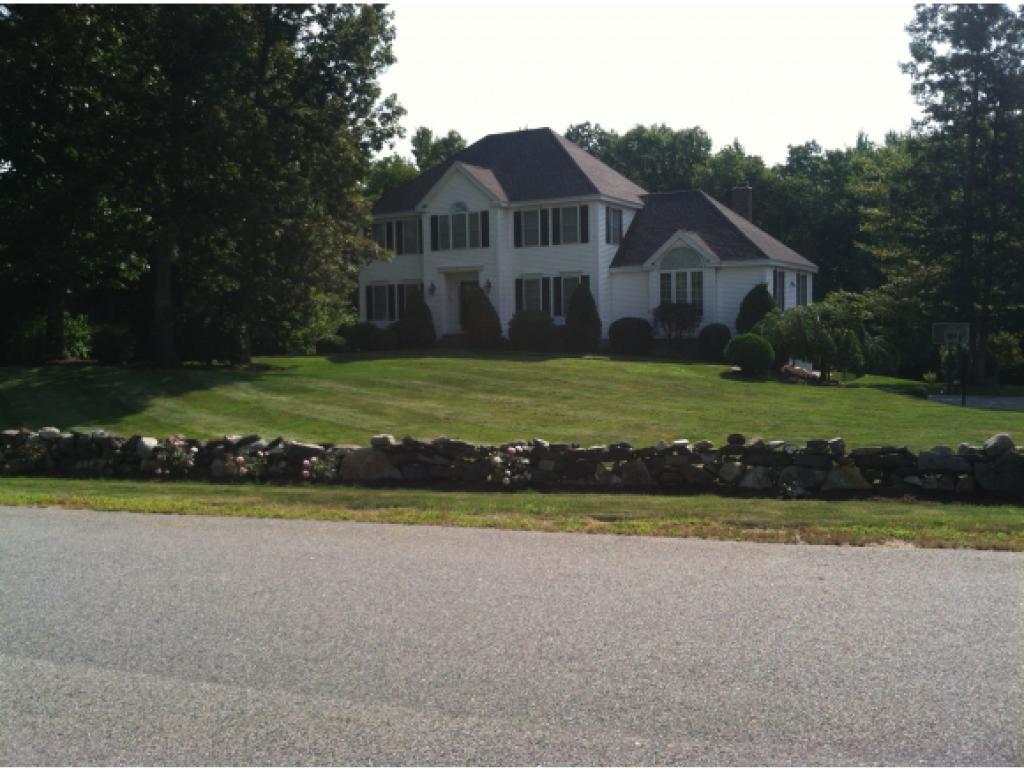 70 Ellyson Ave, Hampstead, NH 03841
