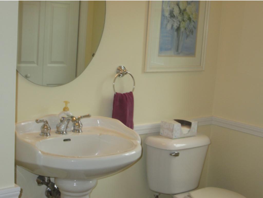 70 Ellyson Ave, Hampstead, NH 03841
