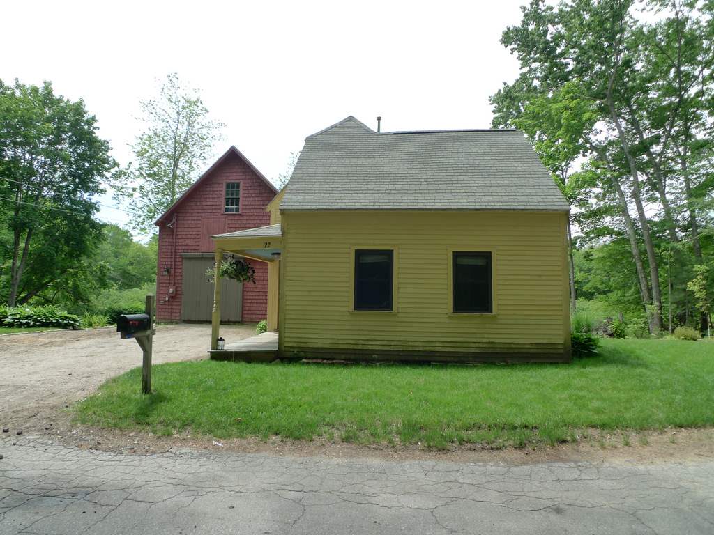 22 Cheney Road, Kingston, NH 03848