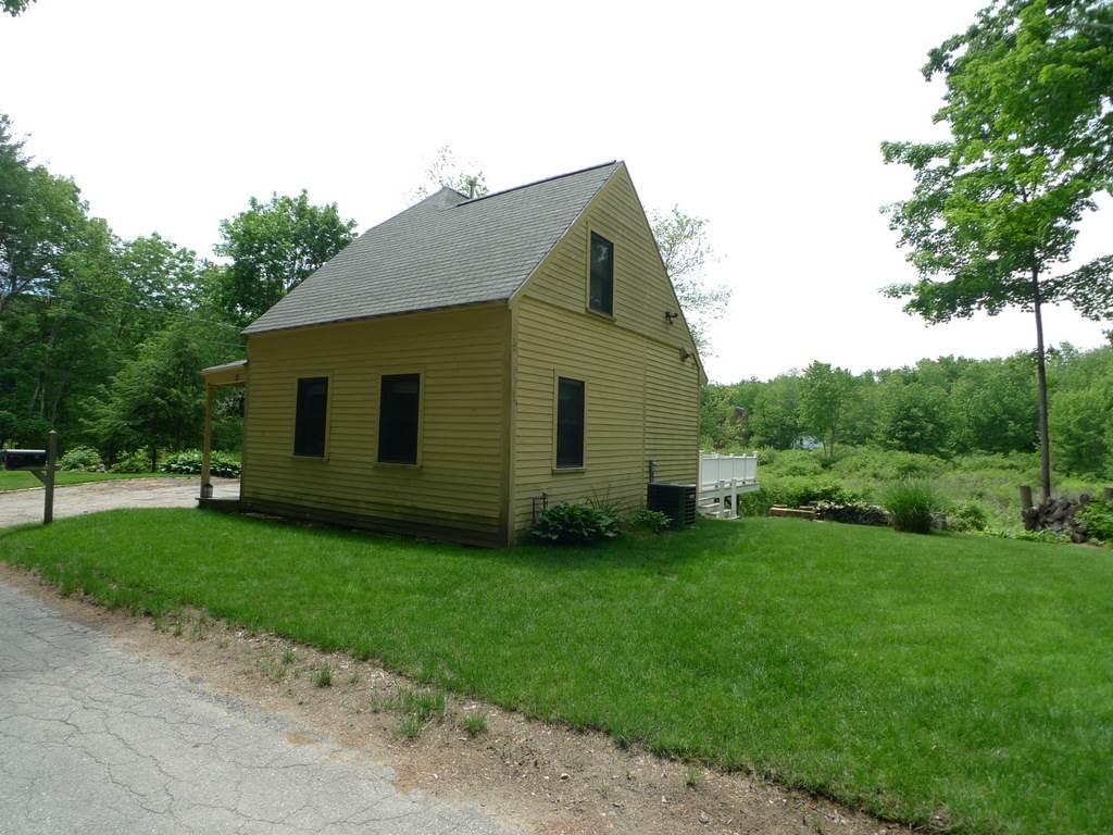 22 Cheney Road, Kingston, NH 03848