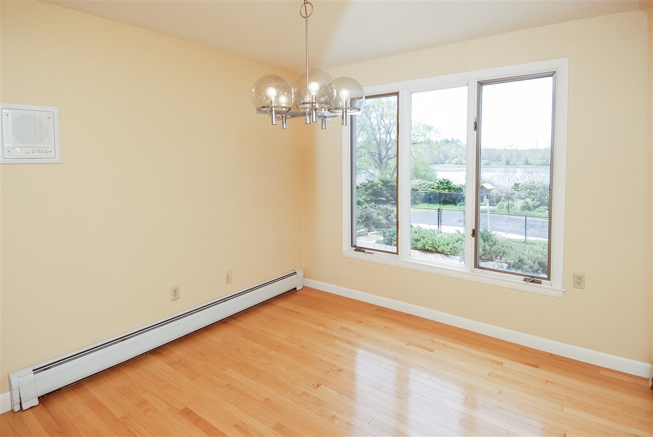 15 Moody Point Drive, Newmarket, NH 03857
