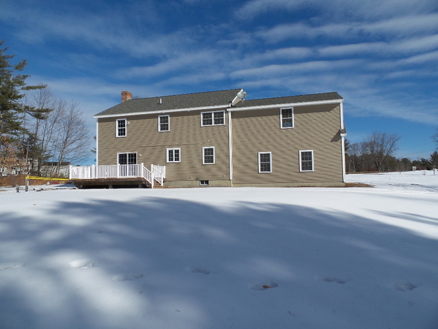 3 Davis LnLee, NH, 03861Strafford County