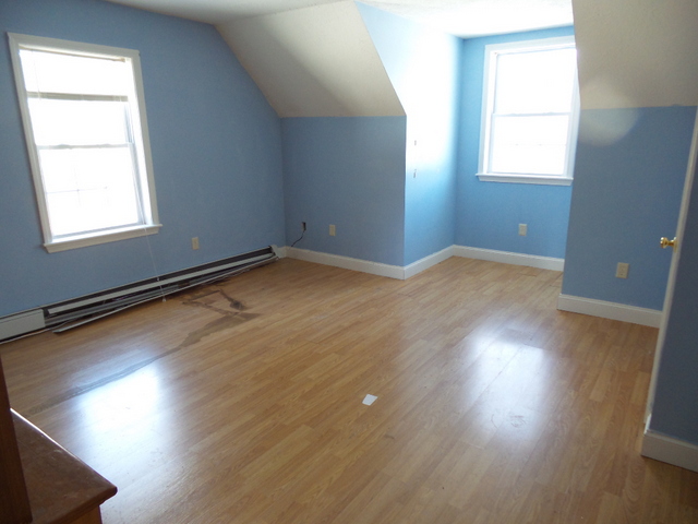 3 Davis LnLee, NH, 03861Strafford County