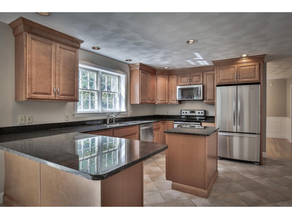 28 Newton Rd, Plaistow, NH 03865