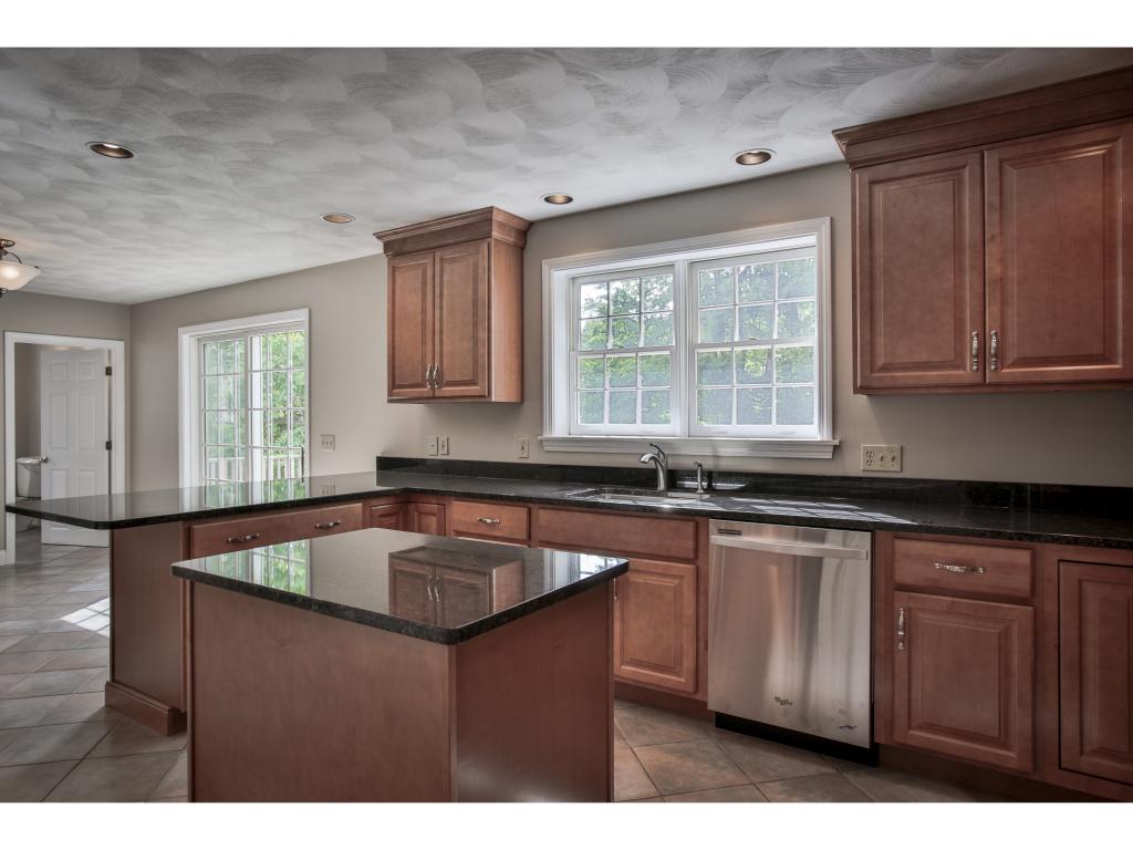 28 Newton Rd, Plaistow, NH 03865