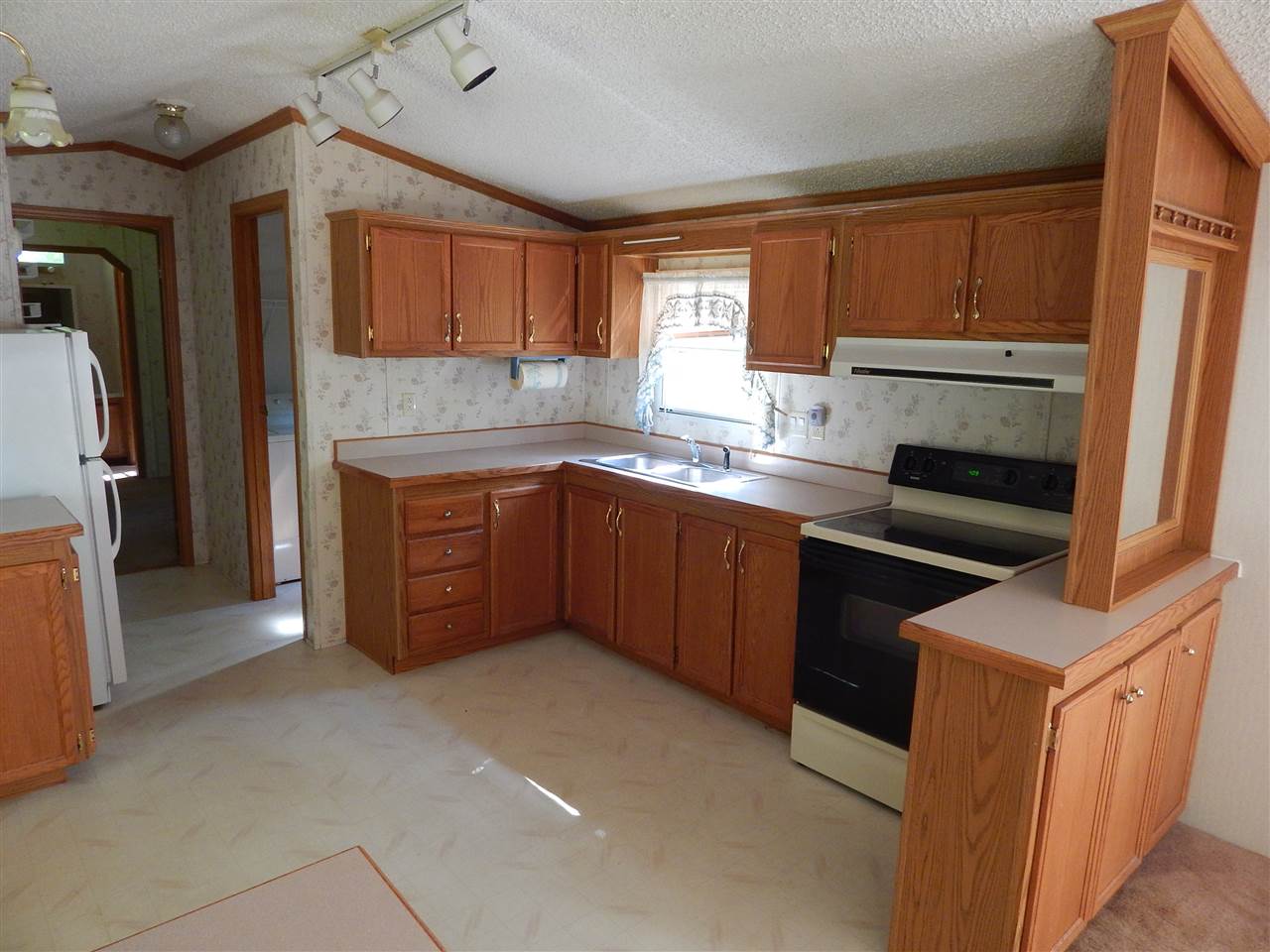 25 Oak Lane, Tamworth, NH 03886