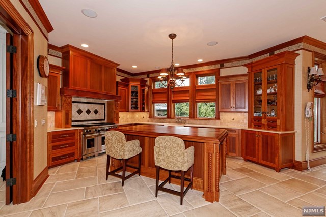 16Wildlife Run, Boonton Township, NJ 07005