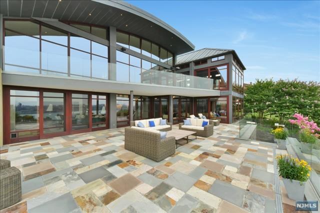 1040Arcadian Way, Fort Lee, NJ 07024