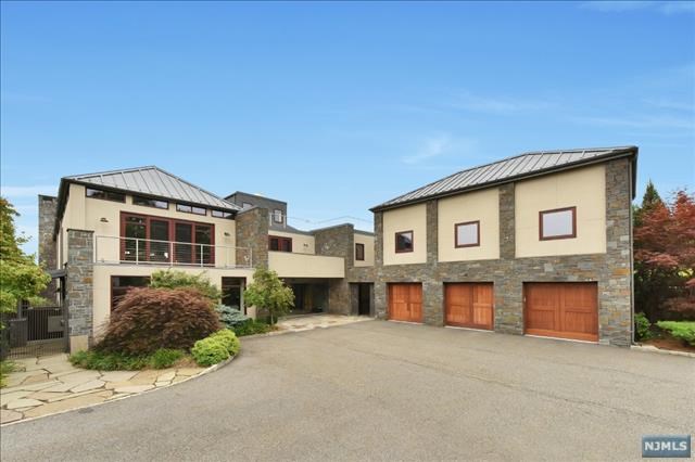 1040Arcadian Way, Fort Lee, NJ 07024