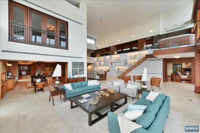1040Arcadian Way, Fort Lee, NJ 07024