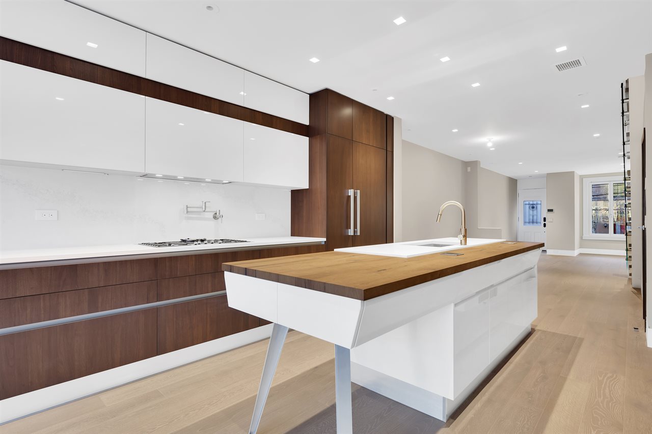 707 PARK AVE, Hoboken, NJ 07030
