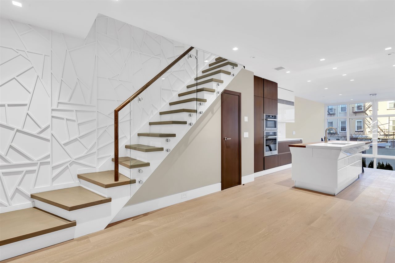 707 PARK AVE, Hoboken, NJ 07030