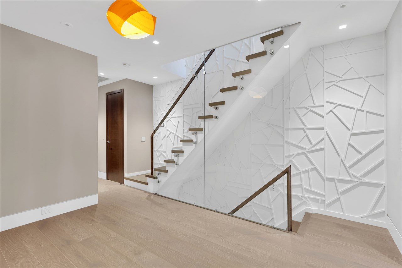 707 PARK AVE, Hoboken, NJ 07030