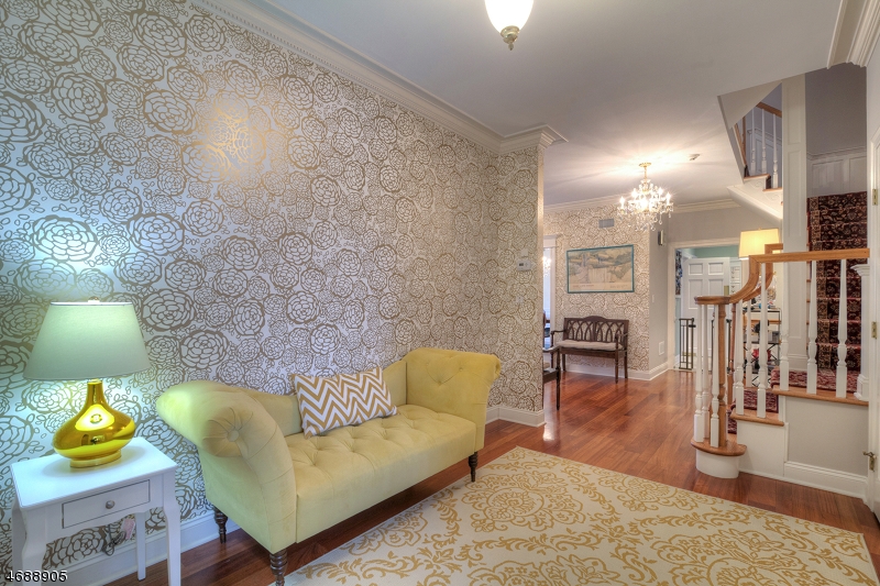 285 Hartshorn Dr, Millburn Twp., NJ 07078