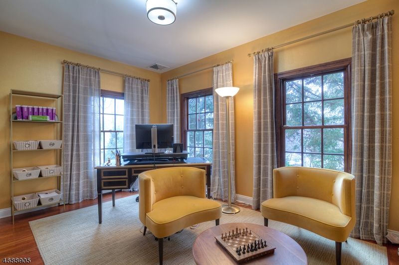 285 Hartshorn Dr, Millburn Twp., NJ 07078