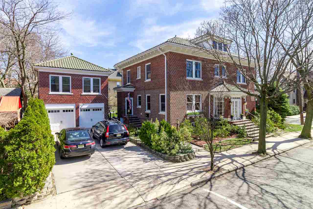 3-9 Kingswood Rd, Weehawken, NJ 07086