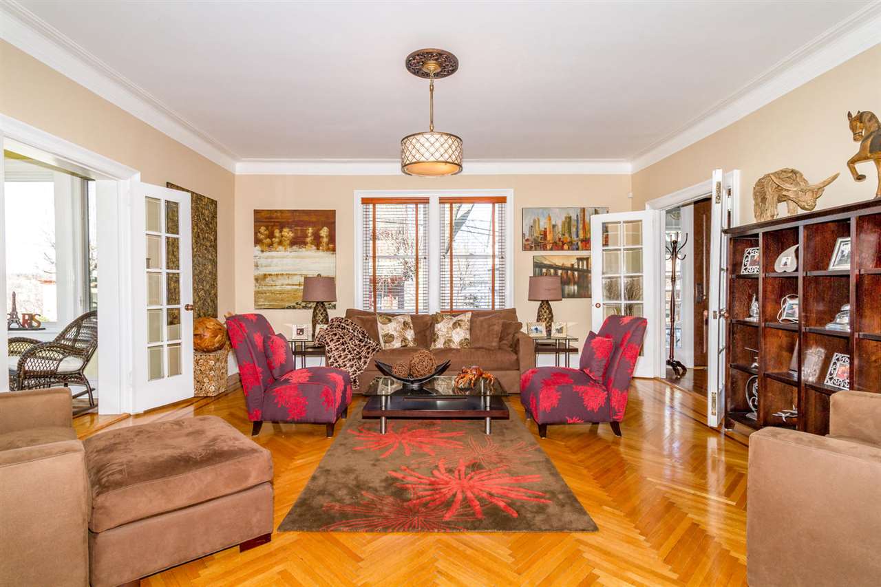 3-9 Kingswood Rd, Weehawken, NJ 07086