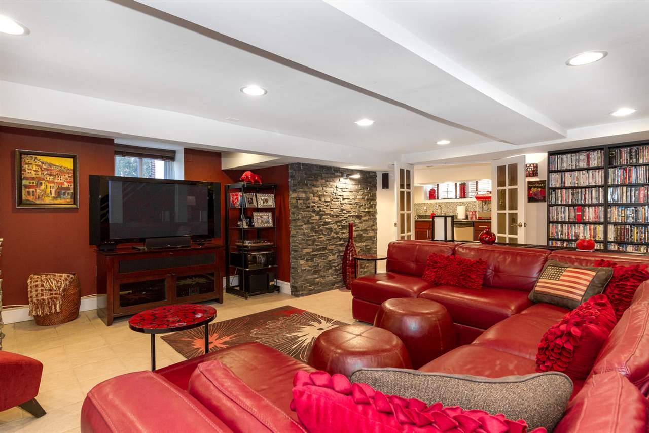 3-9 Kingswood Rd, Weehawken, NJ 07086