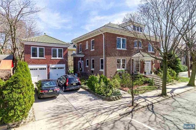3-9 Kingswood Rd, Weehawken, NJ 07086