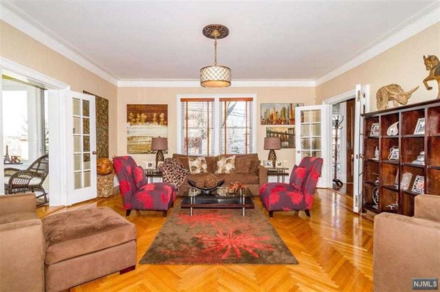 3-9 Kingswood Rd, Weehawken, NJ 07086