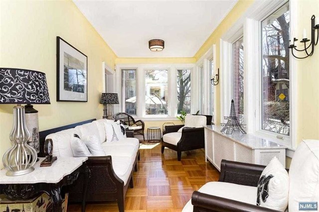 3-9 Kingswood Rd, Weehawken, NJ 07086