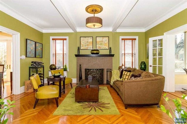 3-9 Kingswood Rd, Weehawken, NJ 07086