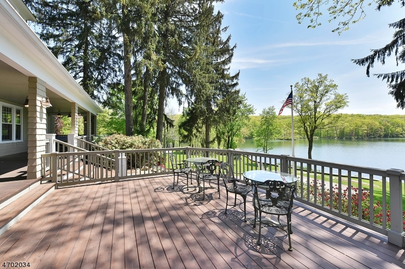 1 Brook Valley Ter, Kinnelon Boro, NJ 07405