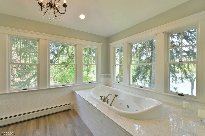1 Brook Valley Ter, Kinnelon Boro, NJ 07405