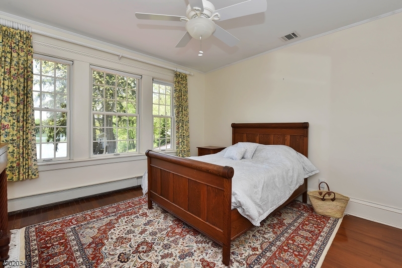 1 Brook Valley Ter, Kinnelon Boro, NJ 07405