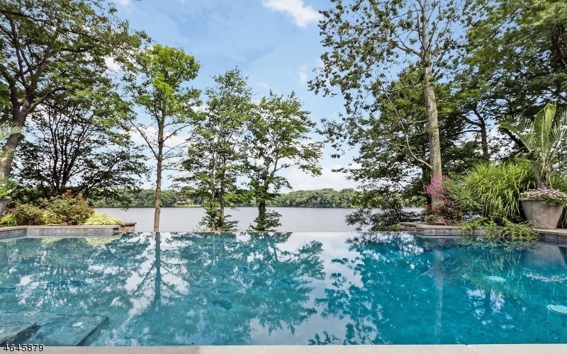 907 Scioto Dr, Franklin Lakes Boro, NJ 07417