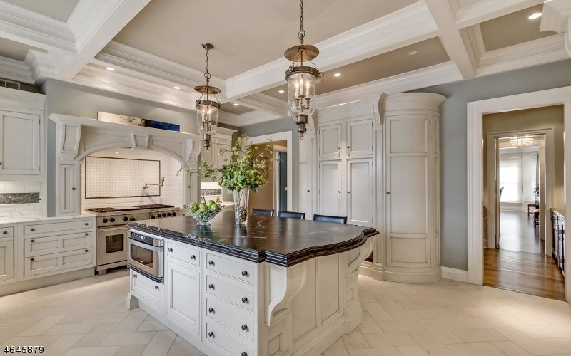 907 Scioto Dr, Franklin Lakes Boro, NJ 07417