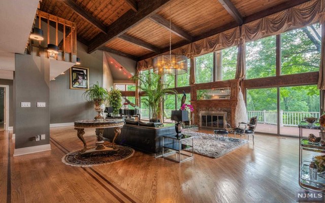 37 E Saddle River Rd, Saddle River, NJ 07458
